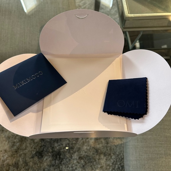 Brand New in Box Mikimoto Reserve 8.5 x 8 Akoya Pearl Strand Necklace - Picture 7 of 8